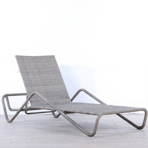Chaise longue pliante contemporaine en rotin et osier, avec structure en aluminium moderne, pour extérieur, plage, jardin, patio, hôtel, villa, couleur personnalisable - Product Image 1