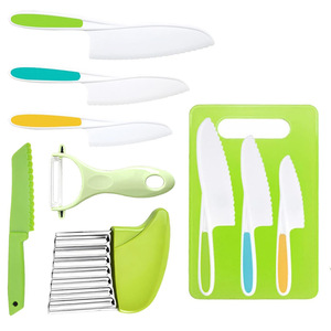 Children's Plastic Knife Set 11 Pieces With Cutting Board And Peeler For Kitchen Use - Product Image 1