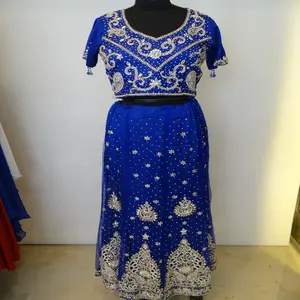 Lehenga Choli de mariée de styliste, travail et broderie de pierres épaisses, vêtements de mariée ethniques indiens