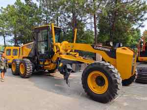 Venta Especial: Motoniveladora LIUGONG 4215DG4MAX con Cabina Cerrada y Motor Cummins L9, con Certificaciones EPA/CE/EURO - Product Image 2