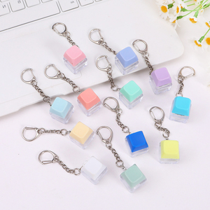Llavero Fidget de 4 Botones con Teclas de Teclado Mecánico, Interruptor, Logotipo Personalizado y Diseño de Anime - Product Image 6