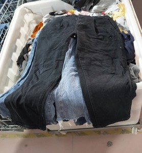 Pantalones Vaqueros Usados para Mujer a Precios Accesibles, Estilo Plazo <span class=keywords><strong>Vintage</strong></span> <span class=keywords><strong>de</strong></span> Pierna Ancha, Suministro al por Mayor para <span class=keywords><strong>Tiendas</strong></span> <span class=keywords><strong>de</strong></span> <span class=keywords><strong>Segunda</strong></span> <span class=keywords><strong>Mano</strong></span>, Ropa Usada para Mujer - Product Image 4