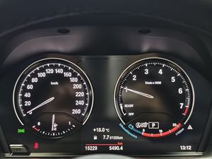 <span class=keywords><strong>BMW</strong></span> <span class=keywords><strong>Série</strong></span> <span class=keywords><strong>1</strong></span> 120i M <span class=keywords><strong>Sport</strong></span> Dark <span class=keywords><strong>Edition</strong></span> 2021 d'occasion, extérieur blanc, automatique, conduite à gauche, 15000 km, Euro VI, 5 places - Product Image 5