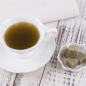 Collection de bombes de thé sélectionnées : Cubes et pastilles de thé aux fleurs et aux fruits faits à la main pour des cadeaux élégants et un bien-être moderne - Product Image 3