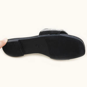 Gran oferta, zapatos decorativos hechos a mano con diamantes de lujo, <span class=keywords><strong>venta</strong></span> al por mayor, zapatillas de verano con punta abierta para mujer, zapatos planos cómodos informales para <span class=keywords><strong>la</strong></span> <span class=keywords><strong>playa</strong></span> - Product Image 6