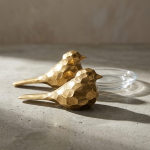 Figuras de Pájaros de Latón Facetado BIG - Juego de Decoración Geométrica Moderna para Mesa (19CM X 7.5CM X 13CM) - Product Image 1