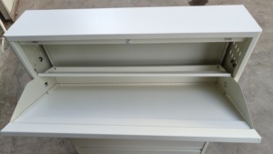 Armoire à chaussures étroite en acier à 3 portes avec portes anti-poussière rabattables pour salon, salle à manger, école ou entrée d'entrepôt - Product Image 4