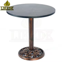 Table ronde en fonte avec finition cuivre vintage, base sur pied robuste avec plateau en mélamine pour café, bar, restaurant