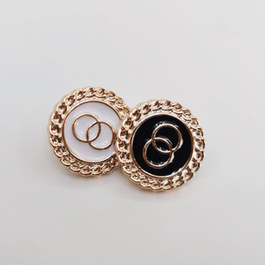 Boutons ronds en résine, directement de l'usine, avec logo personnalisé à double anneau et émail pour accessoires vestimentaires - Product Image 1