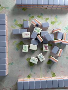 Nouvel ensemble de jeu de Mahjong de luxe pliable et personnalisable en acrylique à 4 couches, durable, écologique, moderne, unisexe, avec motif 160 cartes, léger - Product Image 4