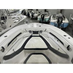 Barco con Motor y Casco de Fibra de Vidrio Tidewater 256 LXF 2025 con Consola Central - Product Image 4