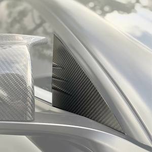 Accessoire de voiture Modèle 3 Highland : Cache-pilier A triangulaire en carbone sec pour porte avant - Product Image 2