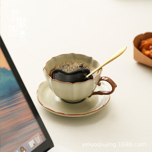แก้วกาแฟเซรามิกสีเบจ Ru Kiln พร้อมช้อน ด้ามจับรูปทรงแปลกตา ชุดน้ำชาสำหรับช่วงบ่าย - Product Image 5