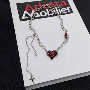 Red Love Tassel Chain Collar de acero inoxidable Diseño de nicho Hip-hop Personalidad Suéter de gama alta Suéter Cadena Joyería - Product Image 5