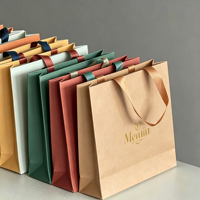 Sac fourre-tout personnalisable en carton ivoire recyclable avec structure durable, surface vernie, impression sérigraphique pour les magasins de vin et de vêtements
