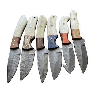 Couteaux Rajput à lame fixe en acier Damas, manche en bois Pakka bleu, garantie de 3 ans - Personnalisable pour la chasse - Product Image 3