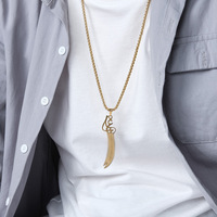 Collier en forme d'épée du Moyen-Orient, en acier plaqué titane et or 18 carats, modèle géométrique, unisexe, pour usage quotidien culturel