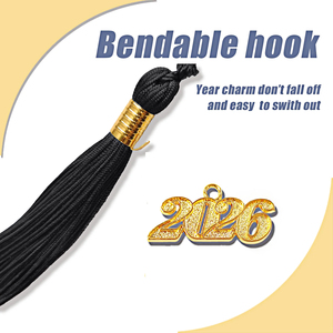 Pompon de graduation élégant avec breloque Année 2026 pour toque de remise de diplôme, cadeau souvenir universitaire en soie pour les diplômés - Product Image 3