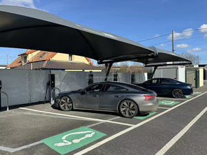 Estación de Energía Solar de 200kW para Carga de Vehículos Eléctricos con Sistema de Almacenamiento de Energía de Batería de 300kWh, Cargador CC/CC de Alta Eficiencia de 180kW - Product Image 2