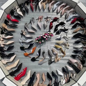 Vente en gros de ballots de chaussures de marque d'occasion de haute qualité en vrac, styles variés pour femmes et hommes, stock de vêtements - Product Image 5