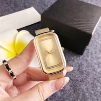 Permintaan Katalog Jam Tangan Wanita Desain Italia Kecil Segar, Berbahan Baja, Perhiasan, Jam Quartz, Kotak, Warna Emas