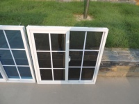Fenêtres UPVC à prix avantageux avec verre Low-E, fenêtres coulissantes en PVC résistantes aux ouragans