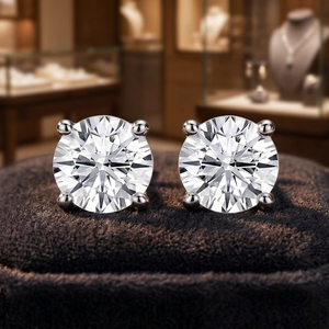 Clous d'oreilles solitaires en or blanc 14 carats à finition miroir et taille brillant (Cadeau de luxe exquis pour femmes) - Product Image 1