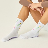 Chaussettes de yoga et de pilates pour femmes, personnalisées avec des fleurs brodées, antidérapantes, écologiques, en coton