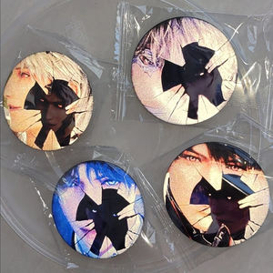 1 pieza 58mm Juego amor y Deepspace Cosplay reflectante Xavier Rafayel Ralayo Sylus Caleb Pins colección Breastpin para bolsos ropa - Product Image 3