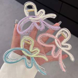 QianJin Großhandel sortierte Farbe Schmetterling Haar Klaue Kunststoff hohle Haars pangen für Mädchen Schöne Sommer Frühling Haar Zubehör - Product Image 1