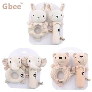 Gbee Ours en coton biologique Bâton de main pour bébé Jouet poupée apaisante pour nouveau-né avec broderie pour anniversaire 0-1 ans <span class=keywords><strong>Hochet</strong></span> jouet - Product Image 5