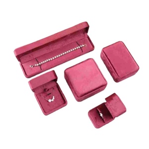 Elegante Scatola per Gioielli Tengji in Velluto Rosso Vino, Stile Europeo, Rettangolare/Quadrata, con Chiusura Magnetica e Incisione - Product Image 5