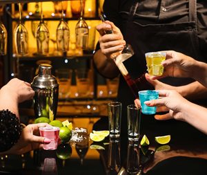 Verres à Shot jetables gobelets en plastique biodégradables gobelets de fête pour les tirs de gelée, la <span class=keywords><strong>bombe</strong></span> <span class=keywords><strong>Jager</strong></span>, le bière Pong, les Condiments, les collations - Product Image 6