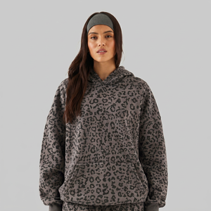 Sudadera con capucha de forro polar premium para mujer, con estampado de leopardo grafito, con cordón y mangas largas, ideal para invierno. - Product Image 1