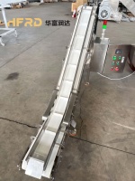 Petit Convoyeur à Chaîne Électrique Mobile pour Levage/Ascension/Inclinaison, Équipé d'un Noyau de Roulement en Caoutchouc et d'une Bande Transporteuse en PVC/PU