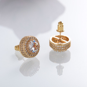 Orecchini a perno rotondi versatili per donna, gioielli per le orecchie in stile minimalista e brillante. - Product Image 2