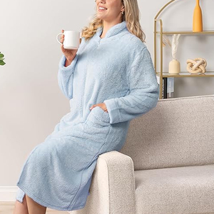 Женский теплый пушистый халат на молнии - Product Image 3