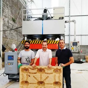 Máquina automática de fabricación de bloques de palés de aserrín de madera Máquina de compresión de palés de aserrín de prensado en caliente - Product Image 2