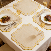 Sets de table en tissu personnalisés haut de gamme, sets de table de mariage en lin brodé de luxe, bord festonné rond pour table à manger