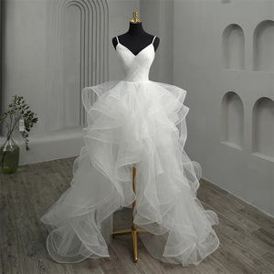 Nuevo Vestido de Novia Gótico Blanco con Espalda Larga y Frente Corto, Tirantes, Escote en V Profundo, Vestido de Novia Asimétrico - Product Image 2