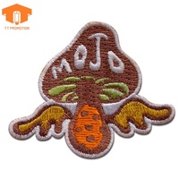 Patch brodé tactique personnalisé en forme de bouclier, bord surjeté, avec fixation auto-agrippante, motif crâne, pour uniforme, vente en gros