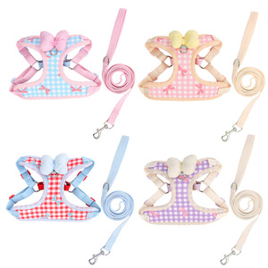 Lindo conjunto de arnés y correa para perro a cuadros, arnés ajustable antipullido tipo chaleco para mascotas con lazo para pasear perros pequeños, cachorros y gatos - Product Image 1