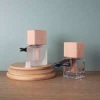 Flacon de parfum pour voiture 10 ml avec clip en fer, transparent et blanc mat, flacon vide avec bâton diffuseur en bois