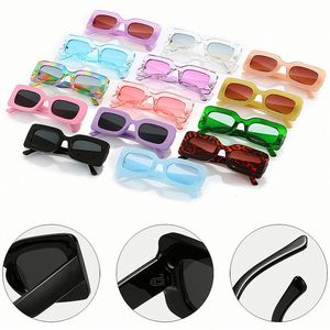 Gafas de Sol Rectangulares Coloridas de Moda con Logotipo Personalizado, Protección UV400, Montura Pequeña Cuadrada, Color Caramelo, para Mujer - Product Image 4