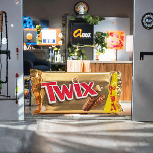 TWIX Barre de chocolat au caramel et biscuits américains, solide, 3,02 oz, boîte de présentation en vrac, pack d'ingrédients pour biscuits, lot de 24 - Product Image 2