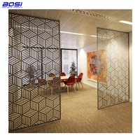 Paravent décoratif moderne de luxe en acier inoxydable et aluminium, design courbé, pour intérieur/extérieur, avec finition laiton BOSI