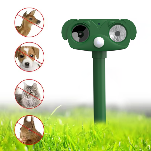 Outdoor Courtyard Extensive Coverage Ultrasonic Solar Animal Repeller Garden Strobe Light Devices Waterproof Animal Repeller
