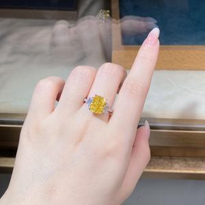 Bague de fiançailles classique de luxe en argent rhodié S925 avec zircon rond taille brillant, style européen et américain, pour femme - Product Image 3