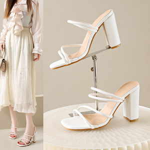 Sandalias de tacón alto con punta en pico y diseño hueco, estilo veraniego, para mujer, ideales para combinar con faldas. - Product Image 3