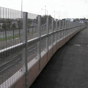 Panneaux de clôture de sécurité anti-escalade 358 à <span class=keywords><strong>vue</strong></span> dégagée <span class=keywords><strong>pour</strong></span> porte de prison Clôture électrique haute protection 358 en treillis métallique - Product Image 4